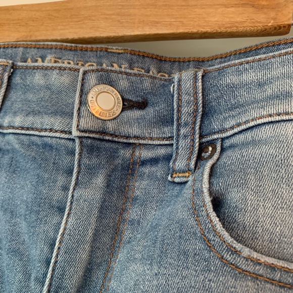 American Eagle Light Wash Denim Shorts - Picture 6 of 6